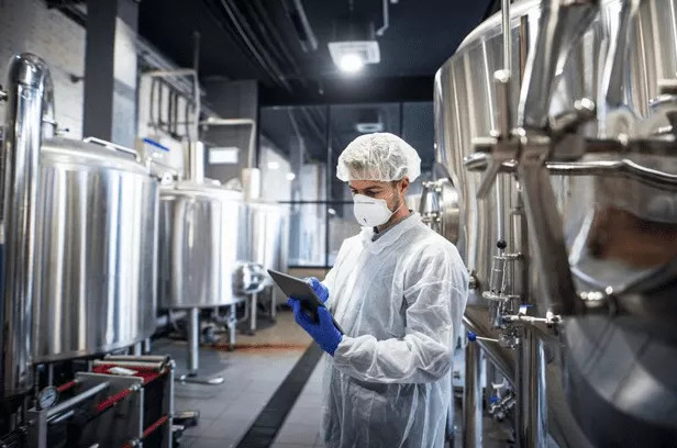 Jaleco Descartável: Avental descartável também é utilizado em industrias.